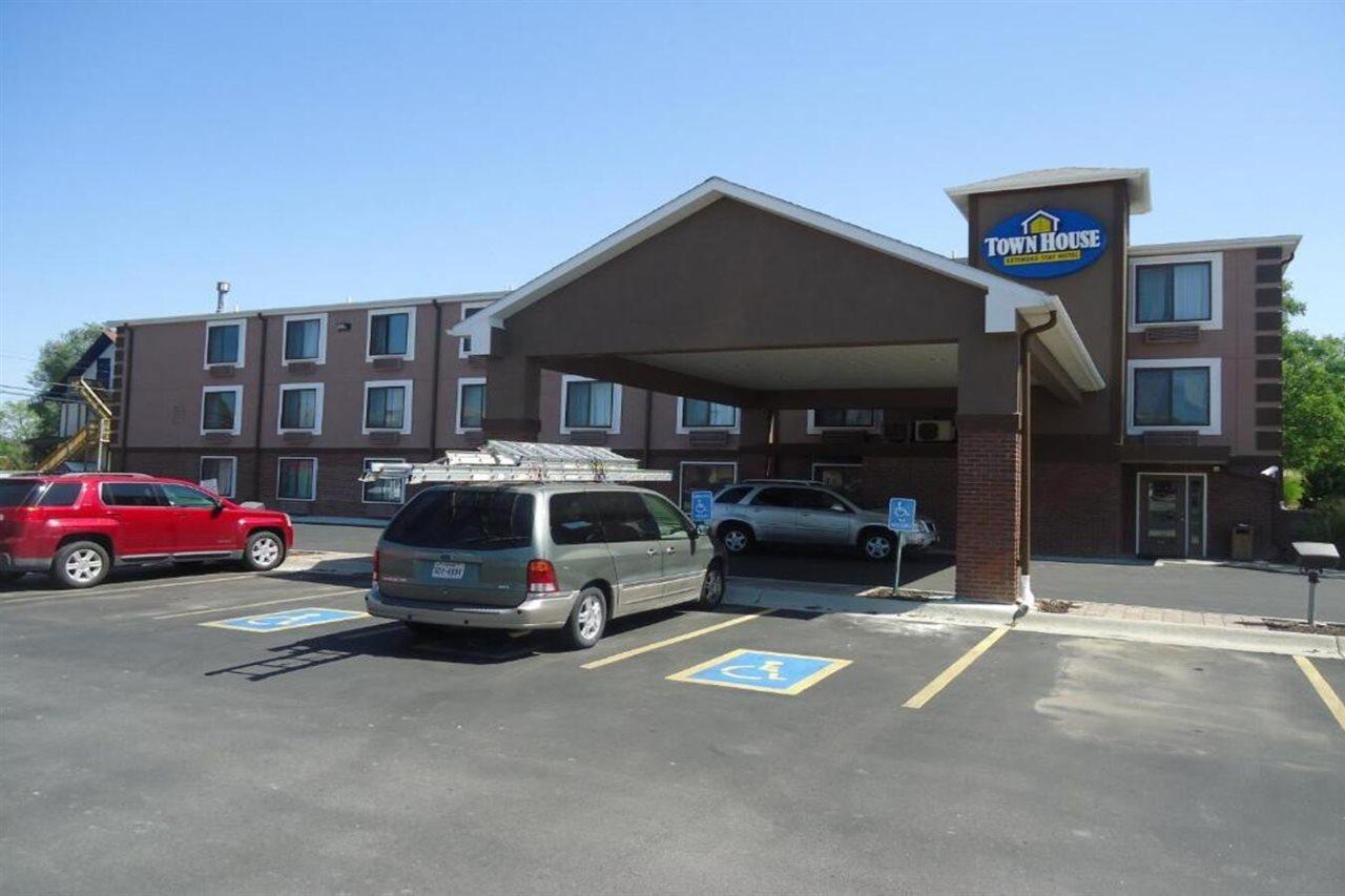 Townhouse Extended Stay Hotel Downtown Lincoln Bagian luar foto