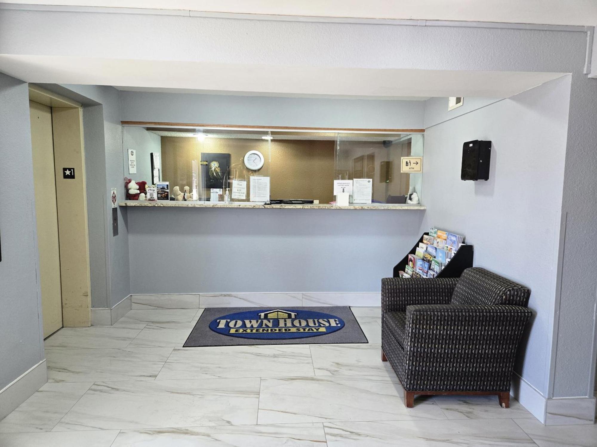 Townhouse Extended Stay Hotel Downtown Lincoln Bagian luar foto