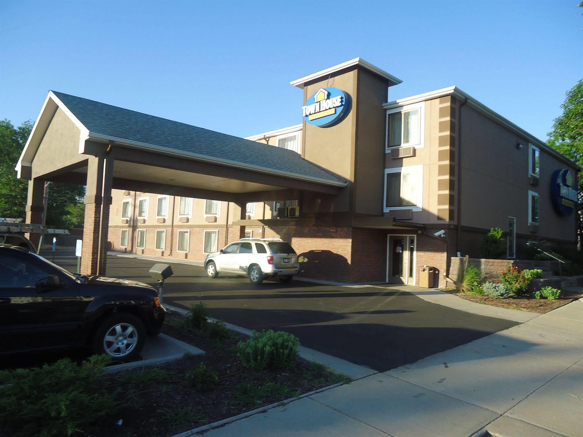 Townhouse Extended Stay Hotel Downtown Lincoln Bagian luar foto