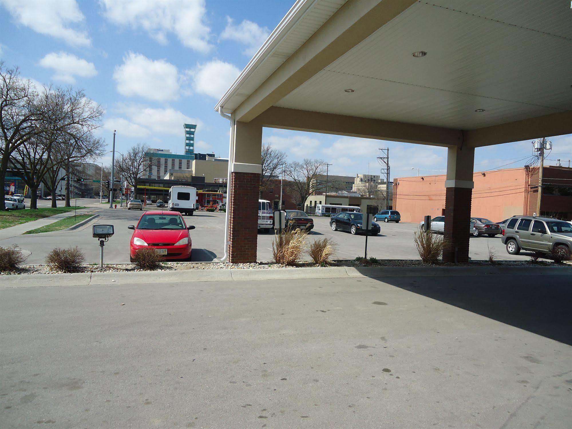 Townhouse Extended Stay Hotel Downtown Lincoln Bagian luar foto